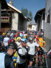 1000 cyklister fylder hele den gamle by