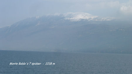 Monte Baldo set fra søen